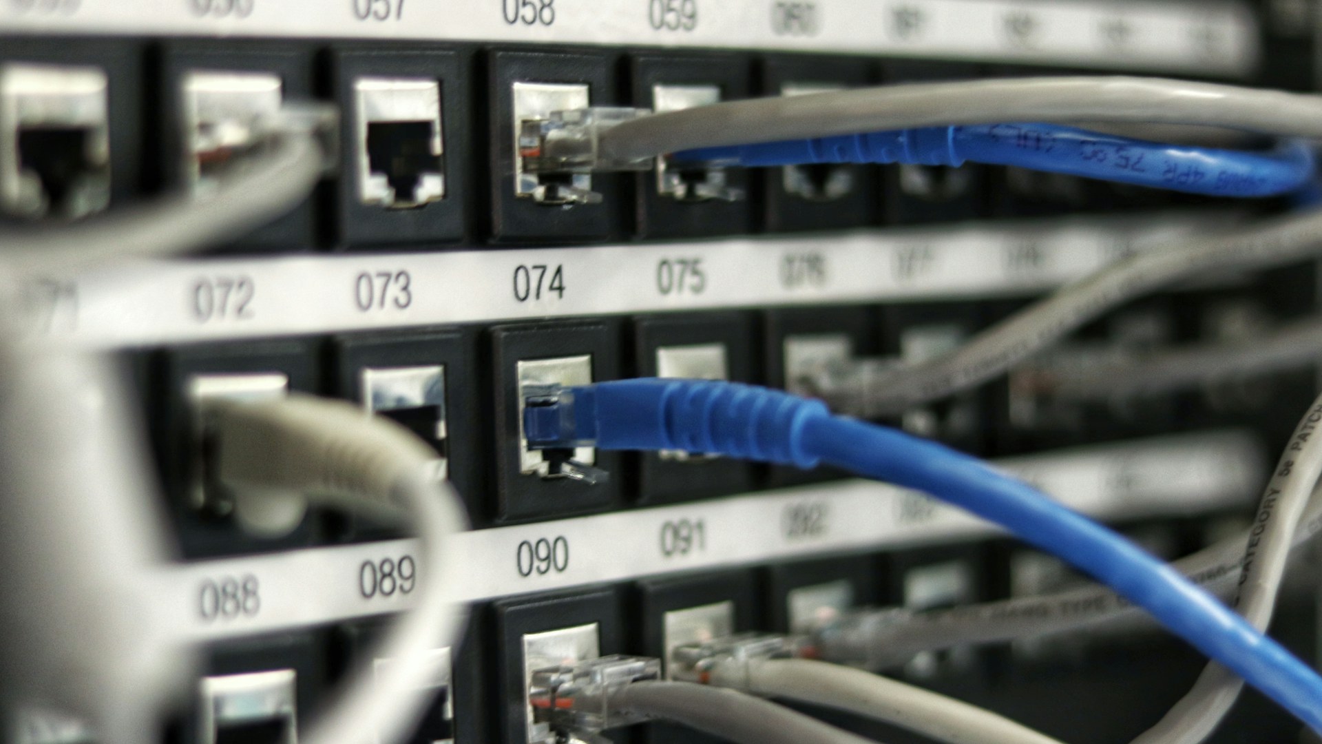 Serverraum mit blauen LEDs